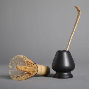 Traditionele bamboe matcha klopper (chasen) om matcha luchtig en klontvrij op te kloppen